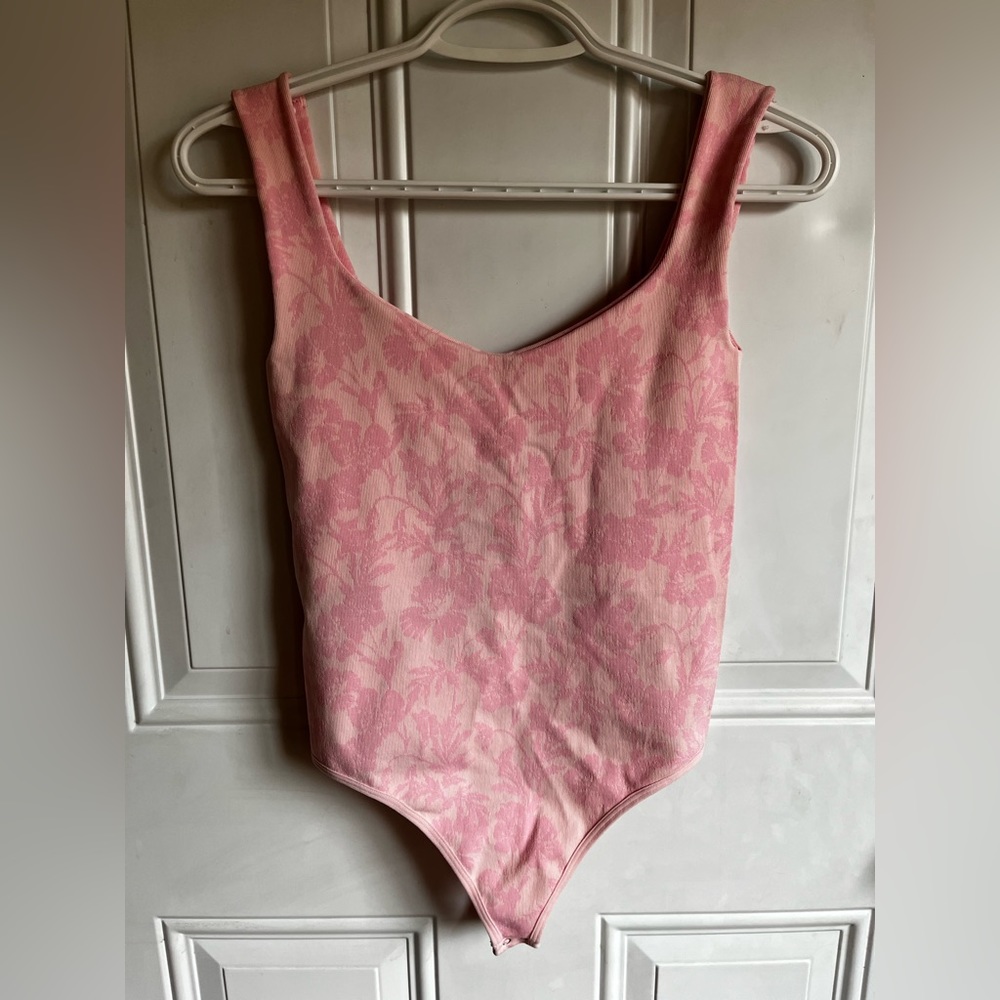 Free People | M/L Pink & White Floral Bodysuit